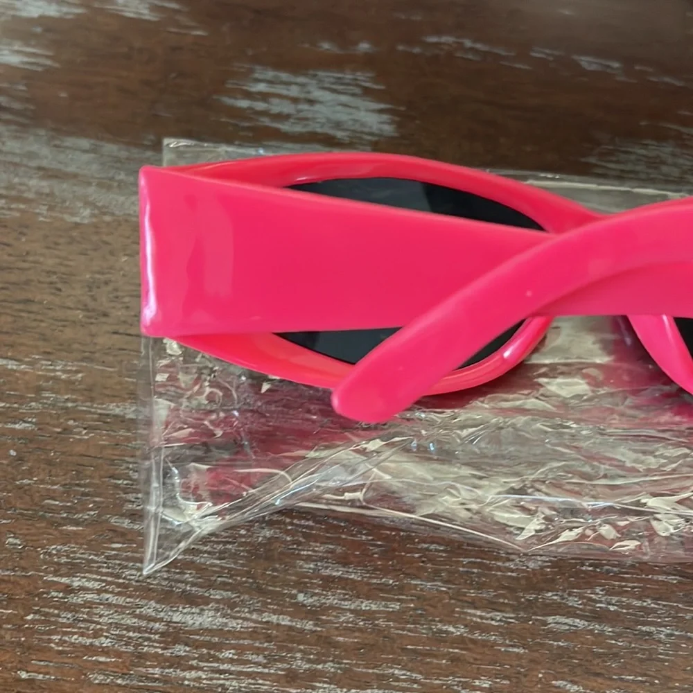 Kids hot pink sunglasses IOP